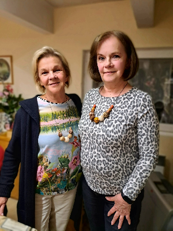 Náhrdelníky z bavlniek a drevených korálkov